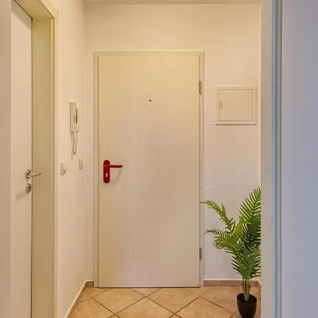 Larooms Merseburg - Apartment Ws02 - Voll Ausgestattetes Studioapartment - Waschmaschine - Parkplatz - 5 Min Bis Leuna Διαμέρισμα