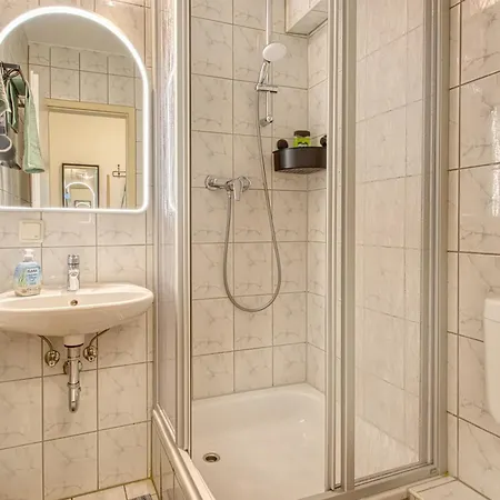 Larooms Merseburg - Apartment Ws02 - Voll Ausgestattetes Studioapartment - Waschmaschine - Parkplatz - 5 Min Bis Leuna * Μέρσεμπουργκ